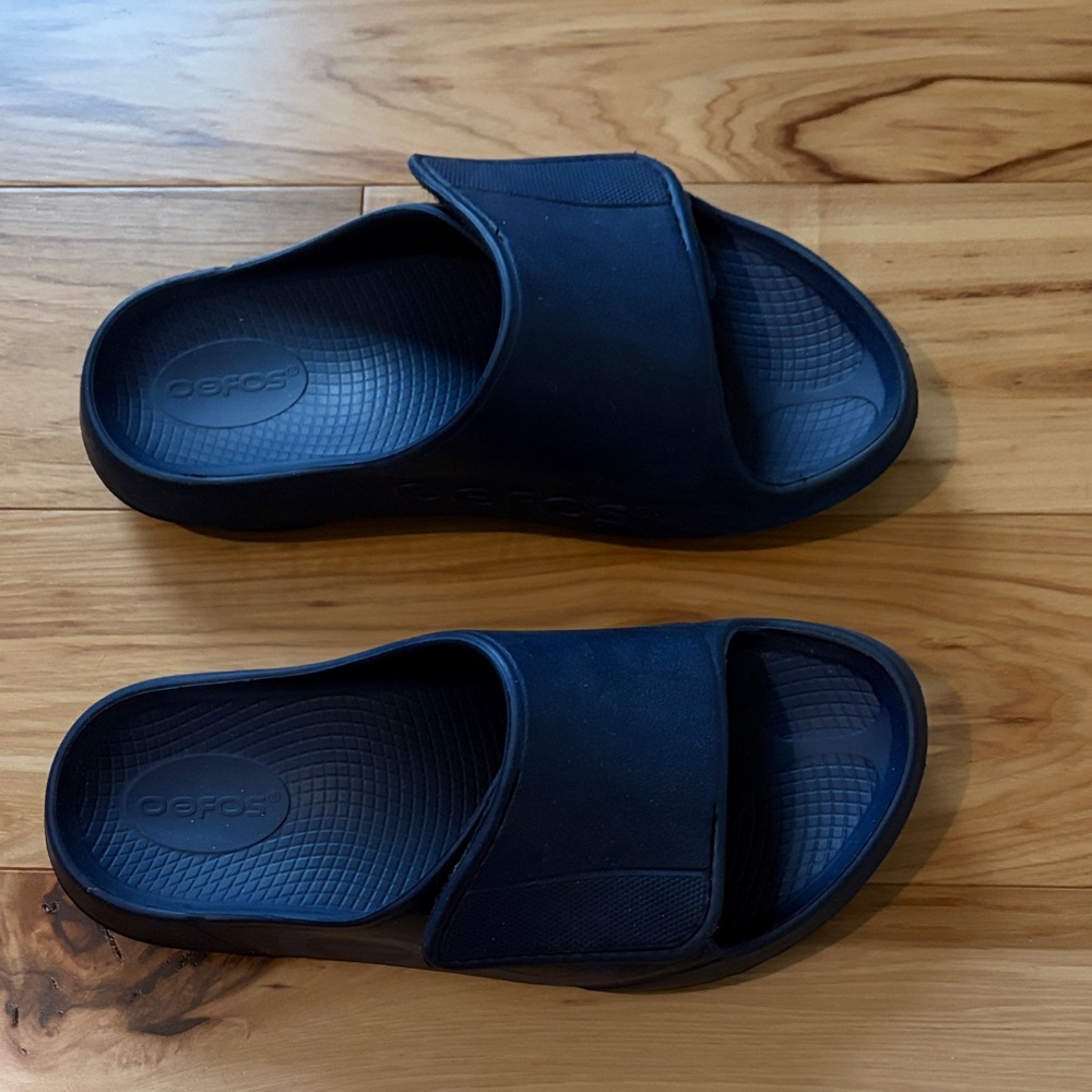 OOFOS Navy Slide Sandals